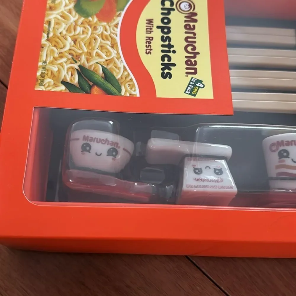 NIB Maruchan Chopsticks With 4‎ Pair Chopsticks & 4 Chopstick Rests Gift Set